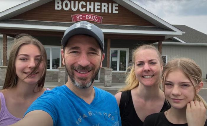 Famille de la websérie VR en Électrique