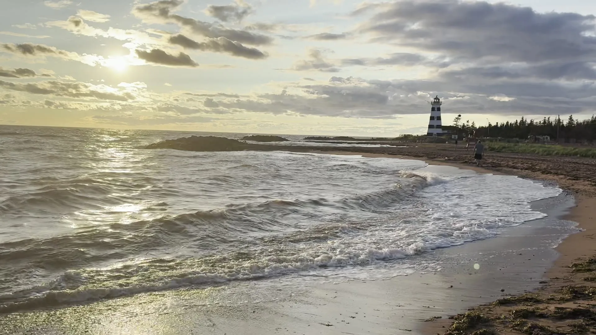Coucher de soleil sur la plage près du phare de West Point, à l'Île-du-Prince-Édouard