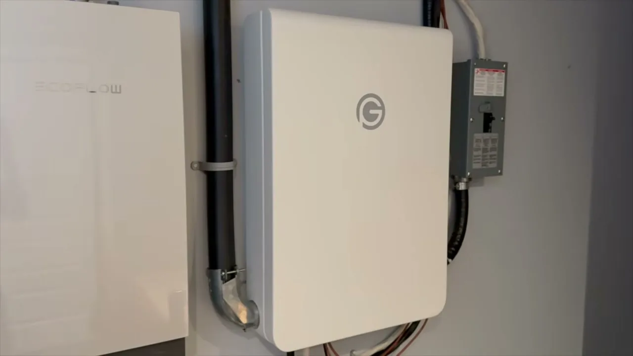Système solaire tout en un fixé au mur avec onduleur et batterie dans le même boîtier